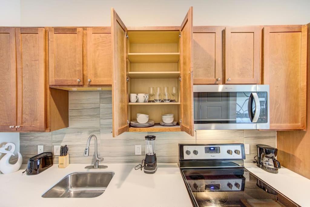 Trendy Downtown 1Bd/Freeparking/Wi-Fi/Pool Lägenhet Houston Exteriör bild