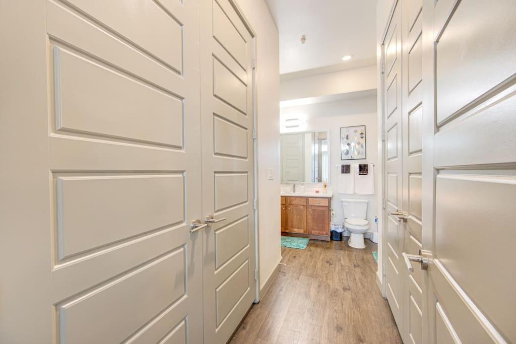 Trendy Downtown 1Bd/Freeparking/Wi-Fi/Pool Lägenhet Houston Exteriör bild
