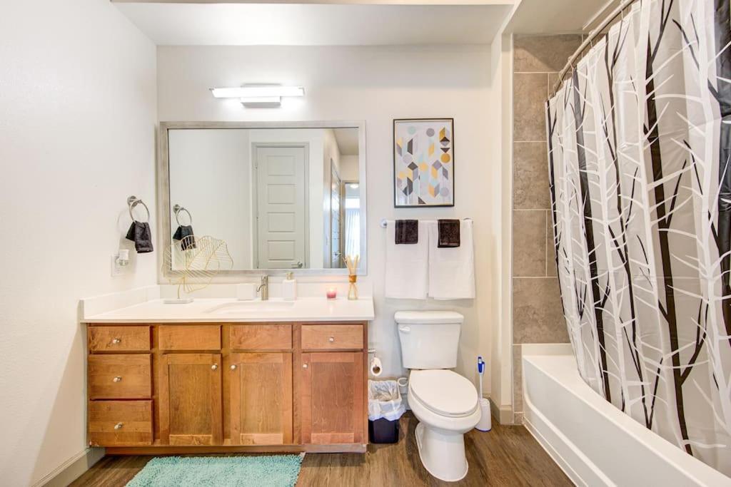 Trendy Downtown 1Bd/Freeparking/Wi-Fi/Pool Lägenhet Houston Exteriör bild